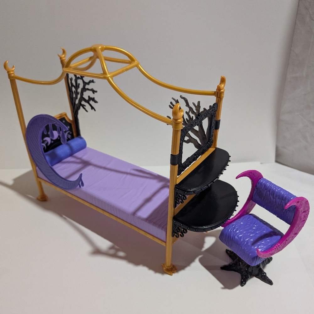 Monster High Clawdeen Wolf Creepover Bedroom Play Set Bed Chair 2022